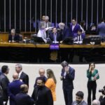 deputados-aprovam-urgencia-para-projeto-que-cria-a-bancada-crista-da-camara;-acompanhe