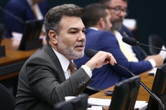 ccj-aprova-projeto-que-permite-compra-anual-de-taxi-com-isencao-de-imposto