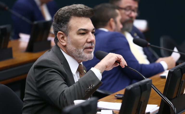 ccj-aprova-projeto-que-permite-compra-anual-de-taxi-com-isencao-de-imposto