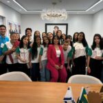 janad-valcari-recebe-alunos-da-escola-amazilio-de-souza-ribeiro-de-marianopolis