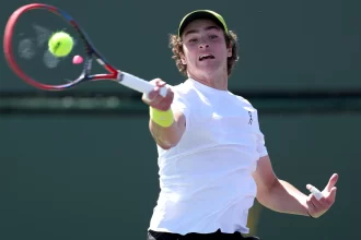 joao-fonseca-vence-canadense-por-desistencia-e-vai-a-seminifinal-do-atp-500-da-basileia