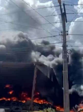 incendio-atinge-deposito-de-pneus-e-deixa-brigadista-ferido;-video