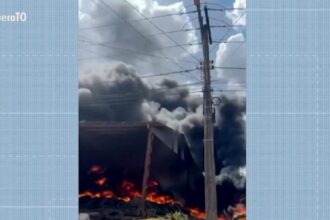 deposito-de-pneus-pega-fogo-e-deixa-brigadista-ferido