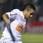 ex-santos-que-quase-perdeu-perna-apos-grave-lesao-se-aposenta-aos-37-anos