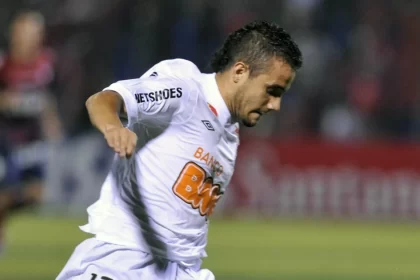 ex-santos-que-quase-perdeu-perna-apos-grave-lesao-se-aposenta-aos-37-anos