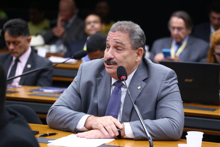 comissao-aprova-projeto-que-pretende-tornar-a-internet-mais-segura-e-acessivel-para-idosos