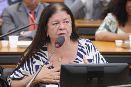 comissao-aprova-multa-para-quem-deixa-crianca-sozinha-em-elevador-e-areas-comuns-de-condominios