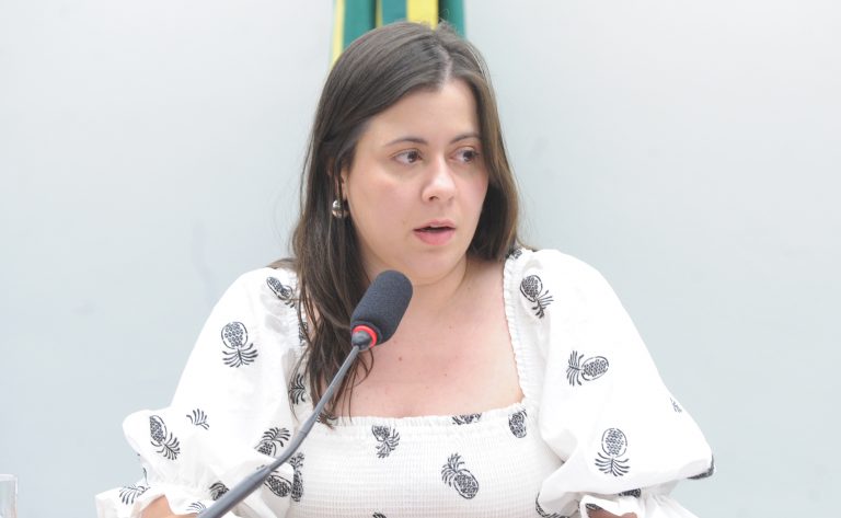 comissao-aprova-proposta-que-autoriza-uso-de-escola-publica-para-cursinho-comunitario