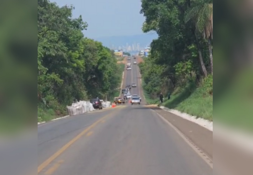rodovia-to-080-e-parcialmente-liberada-apos-acidente-entre-caminhao-e-carro-que-deixou-motorista-morto