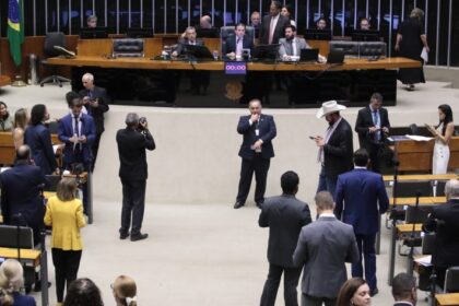 camara-aprova-mp-que-preve-isencao-da-taxa-de-verificacao-de-taximetros;-acompanhe