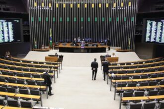 deputados-analisam-mp-que-preve-isencao-da-taxa-de-verificacao-de-taximetros;-acompanhe