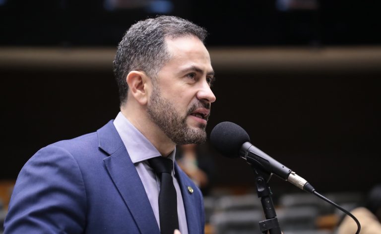 camara-aprova-reclusao-de-ate-15-anos-para-quem-alterar-bebidas-e-causar-morte