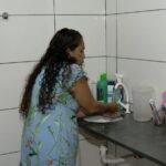 voluntarios-reformam-casa-de-mulher-que-respira-apenas-com-parte-de-um-pulmao-apos-covid-19:-‘eu-nao-teria-condicoes’