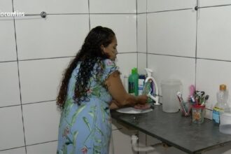 voluntarios-reformam-casa-de-mulher-que-respira-apenas-com-parte-de-um-pulmao-apos-covid-19:-‘eu-nao-teria-condicoes’