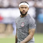 memphis-pega-aviao-e-se-reapresenta-no-corinthians-apos-perder-treino