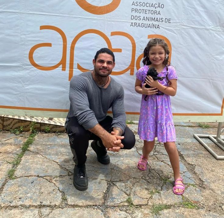 diego-da-apaa-inova-e-leva-acao-de-adocao-animal-ao-jardim-das-paineiras-no-dia-de-finados