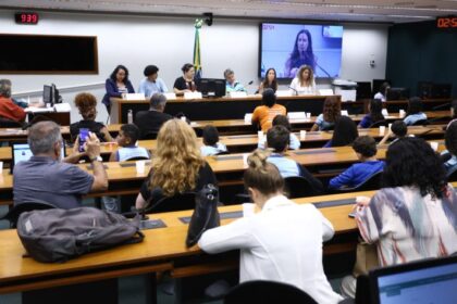 cop30:-criancas-e-adolescentes-cobram-participacao-real-em-debate-sobre-crise-climatica