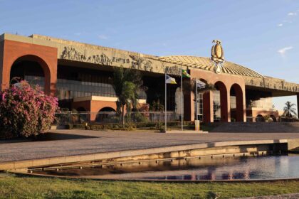 gestao-laurez-diz-que-devolveu-30-carros-alugados-e-que-cortou-35%-dos-gastos-com-locacao