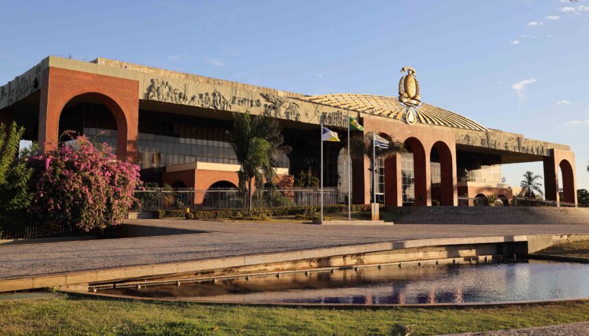 gestao-laurez-diz-que-devolveu-30-carros-alugados-e-que-cortou-35%-dos-gastos-com-locacao