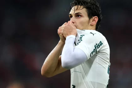 titular-surpreso-e-reserva-irritado-mantem-palmeiras-na-luta-pelo-tetra