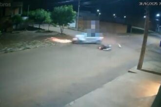 adolescente-de-15-anos-e-arremessado-e-morre-apos-acidente-entre-moto-e-carro;-video