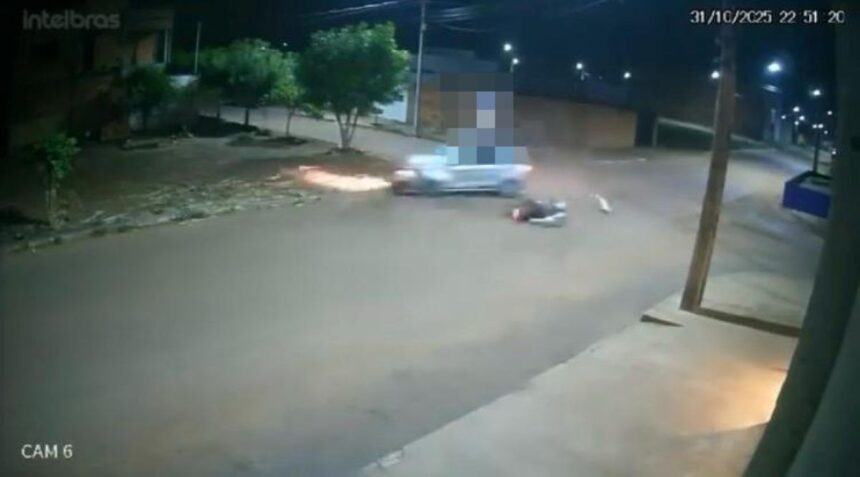 adolescente-de-15-anos-e-arremessado-e-morre-apos-acidente-entre-moto-e-carro;-video