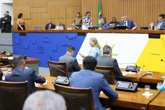 assembleia-legislativa-aprova-novo-pccr-da-educacao-com-aumentos-salariais-de-ate-61%