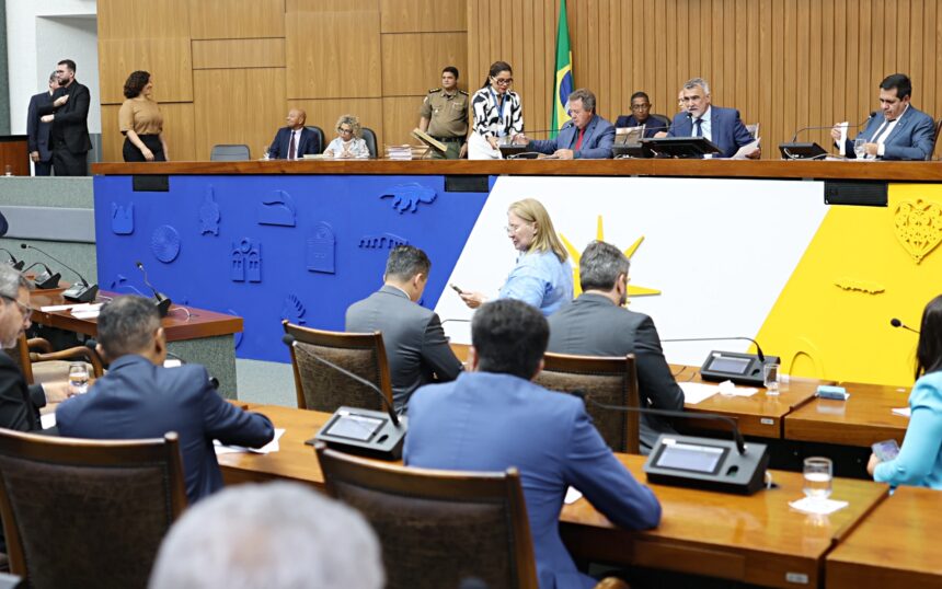 assembleia-legislativa-aprova-novo-pccr-da-educacao-com-aumentos-salariais-de-ate-61%