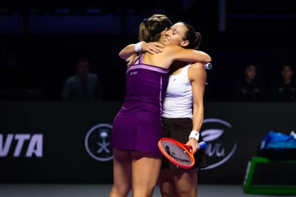 stefani-e-babos-vencem-russas-e-se-aproximam-da-semi-do-wta-finals