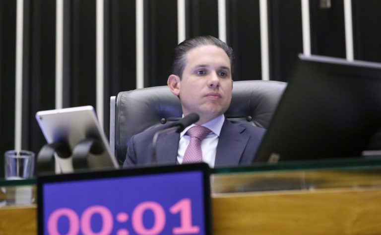 motta-diz-que-aumento-da-licenca-paternidade-e-uma-conquista-de-pais,-maes-e-criancas