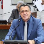 luciano-oliveira-celebra-conquista-historica-dos-professores-e-vota-pela-aprovacao-do-pccr