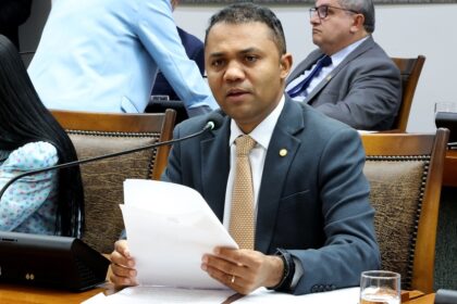 deputado-moisemar-marinho-solicita-doacao-definitiva-de-predio-escolar-ao-municipio-de-dianopolis