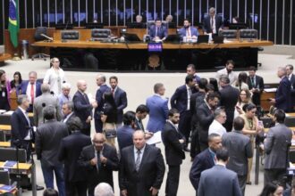 camara-aprova-projeto-que-transforma-cargos-no-tribunal-regional-do-trabalho-em-cuiaba