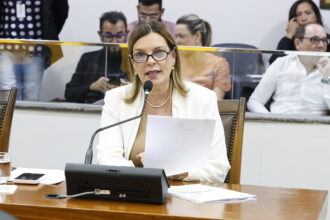 claudia-lelis-destaca-compromisso-ambiental-com-aprovacao-de-isencao-de-ipva-para-veiculos-eletricos