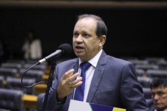 comissao-atribui-a-bombeiros-definir-regras-para-instalacao-de-tomada-de-carro-eletrico