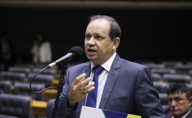 comissao-atribui-a-bombeiros-definir-regras-para-instalacao-de-tomada-de-carro-eletrico