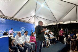 assinatura-de-ordem-de-servico-em-palmas-reune-laurez,-eduardo,-iraja-e-ate-cinthia;-governador-faz-discurso-com-foco-em-obras 