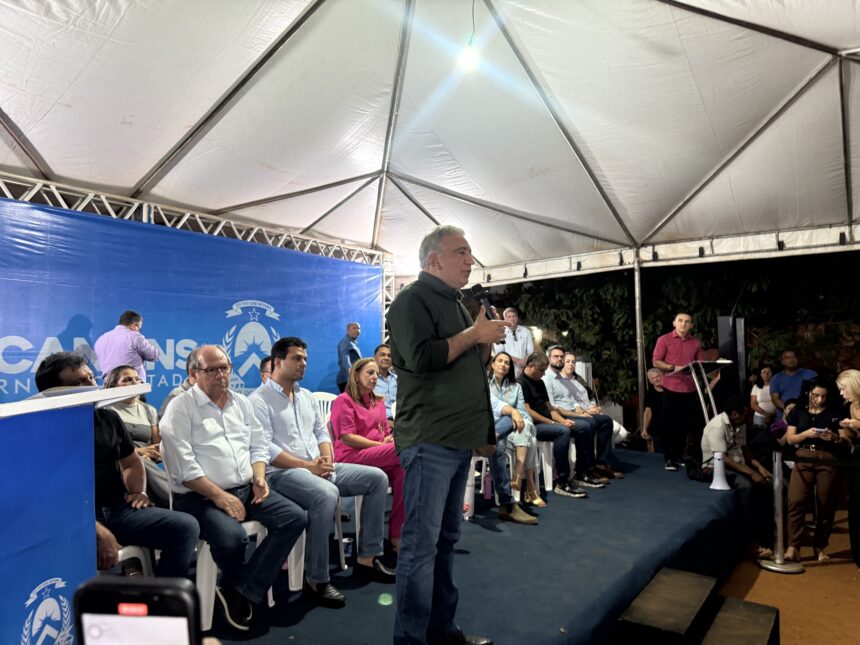 assinatura-de-ordem-de-servico-em-palmas-reune-laurez,-eduardo,-iraja-e-ate-cinthia;-governador-faz-discurso-com-foco-em-obras 