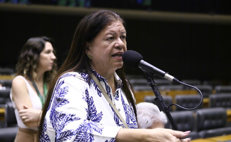 ccj-aprova-prioridade-em-matricula-para-filhos-de-mulheres-vitimas-de-violencia-domestica