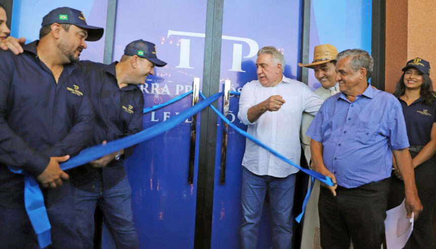 inauguracao-do-tatersal-terra-prospera-leiloes-atrai-politicos;-laurez-diz-que-em-15-dias-2,5-mil-processos-de-licencas-ja-estao-sendo-liberados