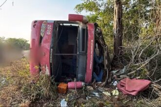 onibus-com-mais-de-40-passageiros-tomba-na-br-230-no norte-do-estado;-feridos-sao-levados-a-hospitais-da-regiao