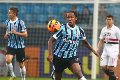 lembra-dele?-ex-gremio-e-vasco-interrompe-carreira-aos-31-anos