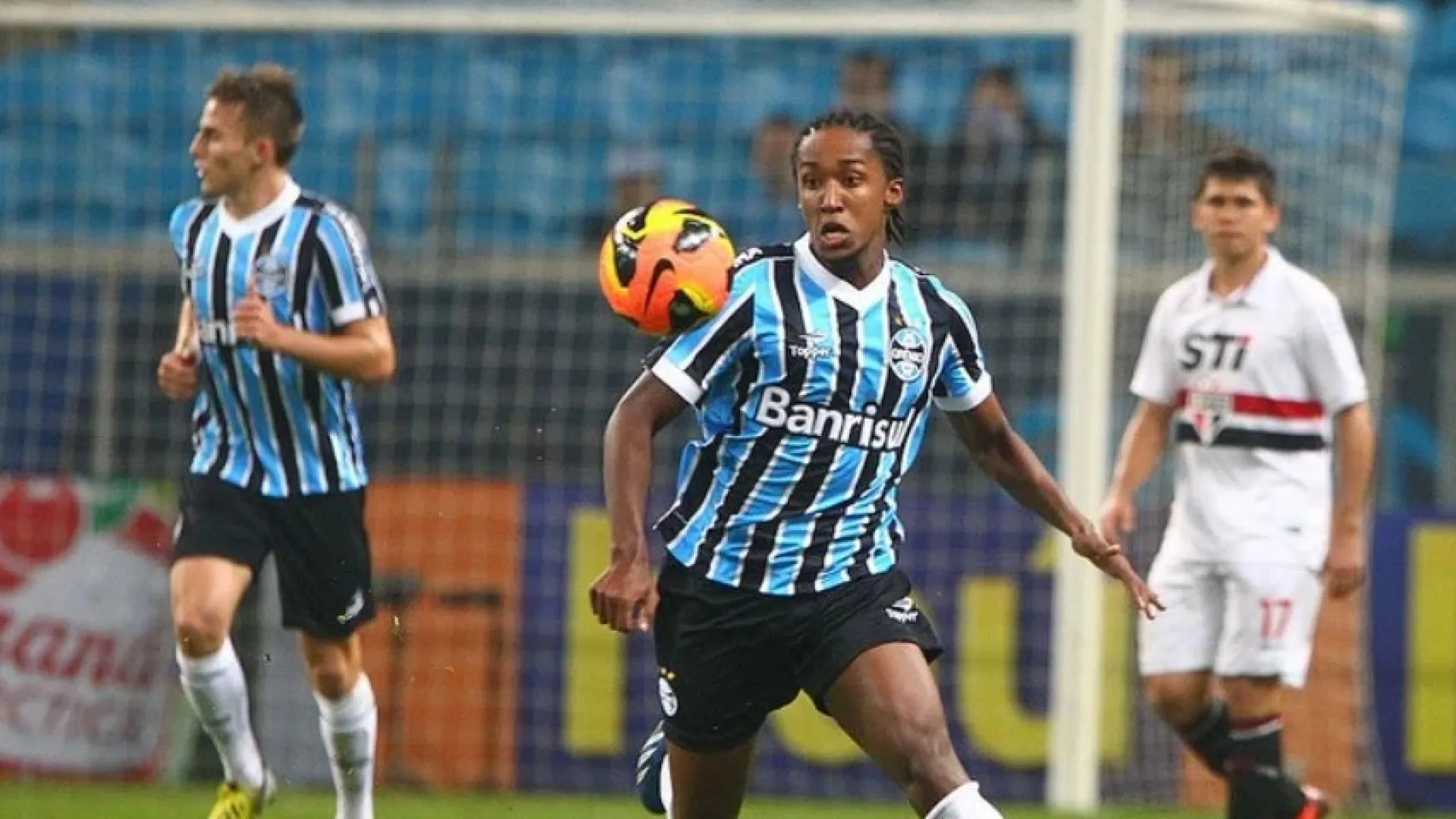 lembra-dele?-ex-gremio-e-vasco-interrompe-carreira-aos-31-anos