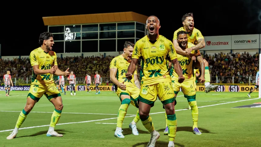 tecnico-trocou-mirassol-pela-serie-b-apos-subir-e-fica-perto-de-novo-acesso