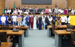 em-visita-guiada-a-aleto,-alunos-de-direito-vivenciam-as-atividades-parlamentares