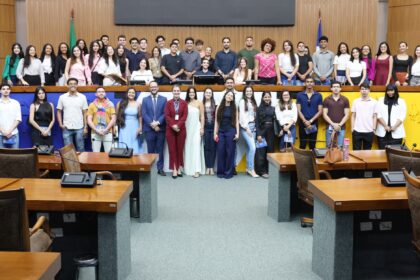 em-visita-guiada-a-aleto,-alunos-de-direito-vivenciam-as-atividades-parlamentares