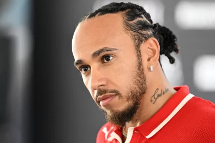 ‘falem-menos-e-foquem-na-pilotagem’:-presidente-da-ferrari-repreende-hamilton-e-leclerc