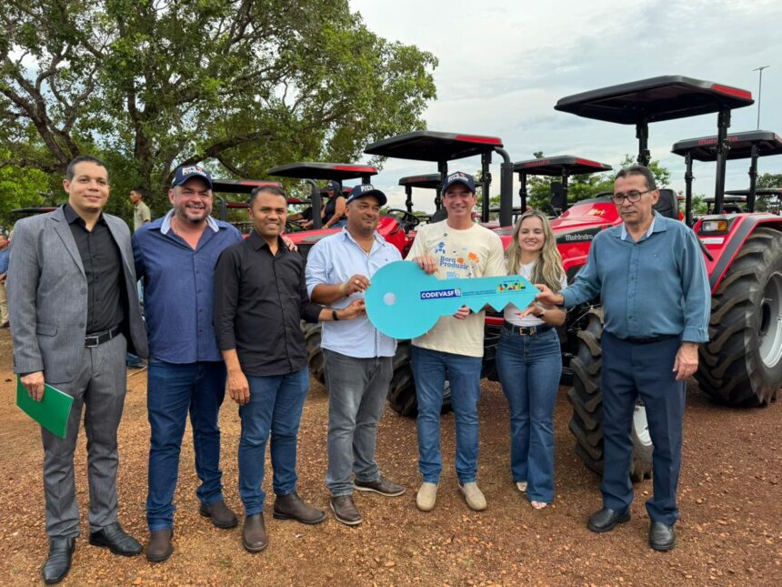 deputado-moisemar-prestigia-entrega-de-maquinarios-e-veiculos-para-municipios-atraves-da-codevasf