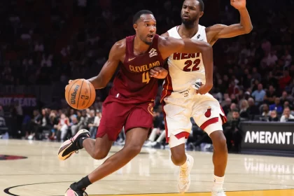wiggins-decide-com-enterrada-no-fim-da-prorrogacao-e-miami-heat-derrota-cavaliers-na-nba