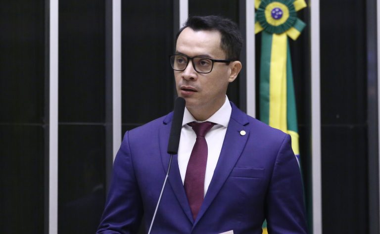 comissao-aprova-prioridade-em-capacitacao-para-cuidadores-de-pessoas-com-deficiencia